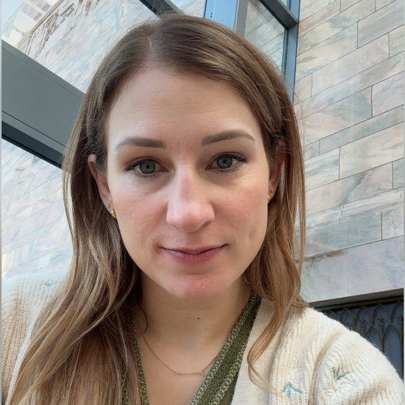 Meet your Posher, Christina - Picture 1 of 1